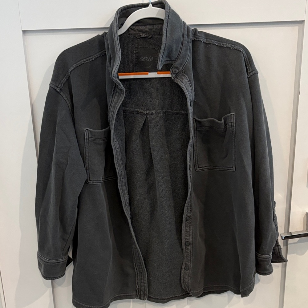 aerie Women’s Charcoal Gray Lightweight Shirt Jacket and shorts - Picture 2 of 5
